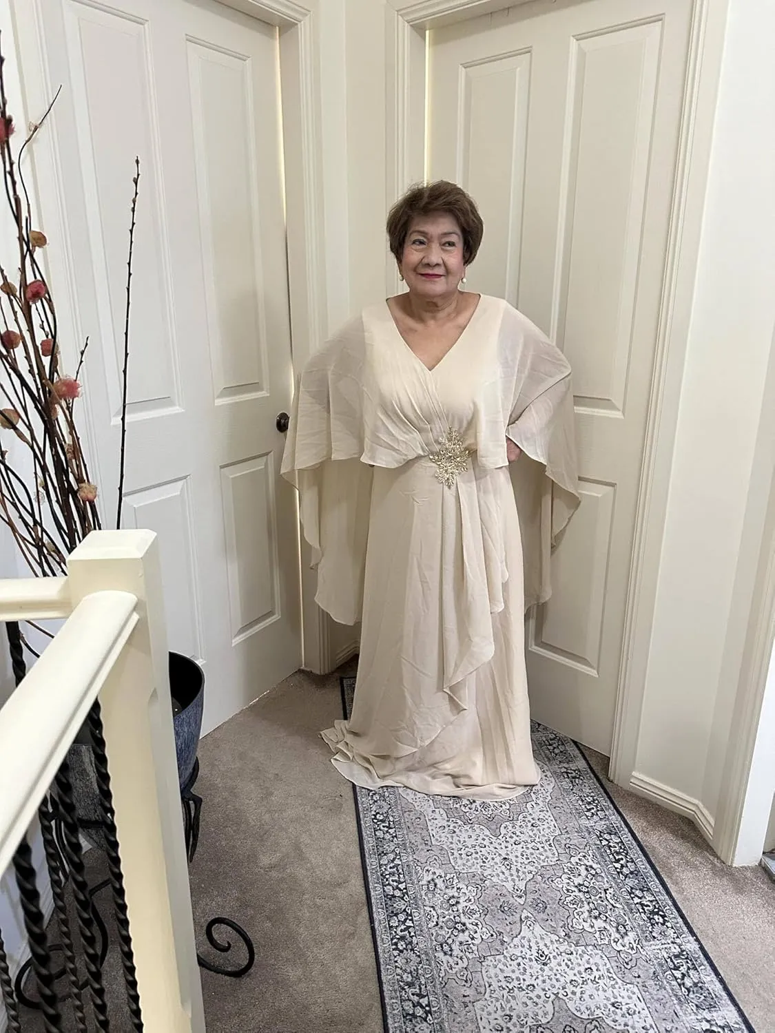 Chiffon Ruffles Mother of The Bride Dresses Long Cape Sleeve Appliques V-Neck Wedding Guest Dresses for Women UU173