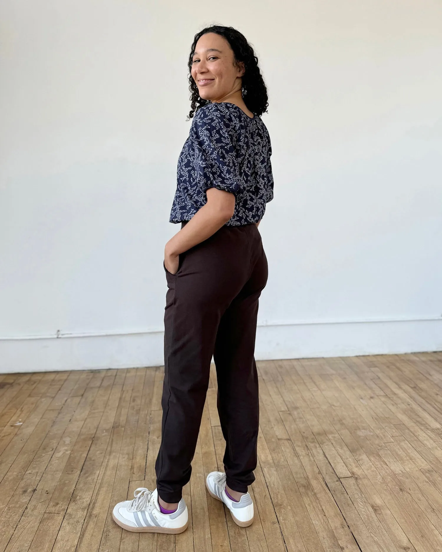 GRETA joggers in Chocolate Torte