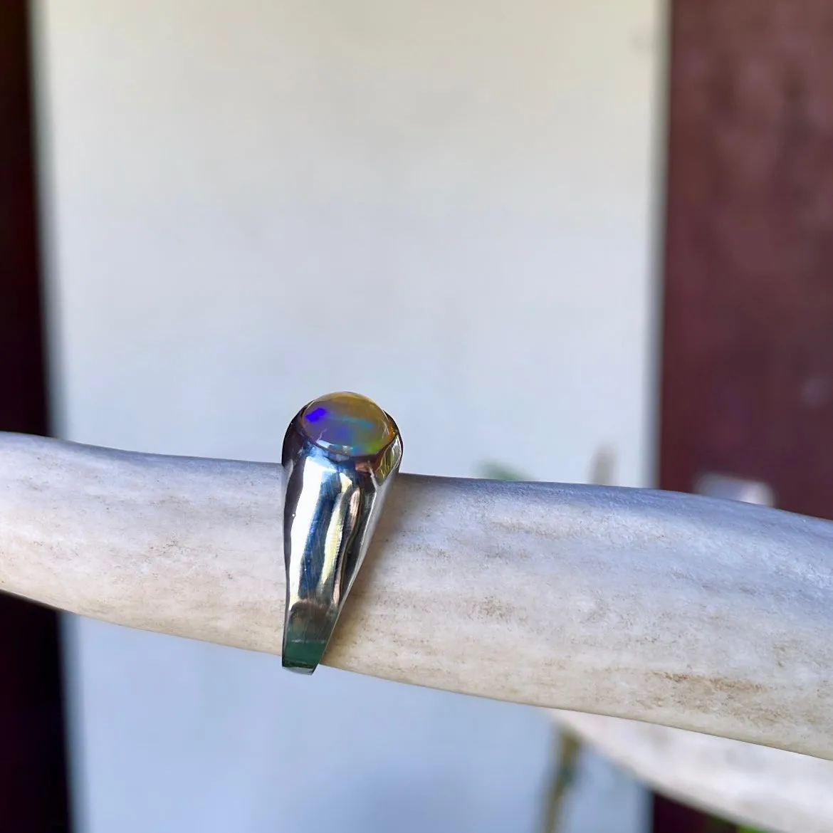 Opal oval top ring