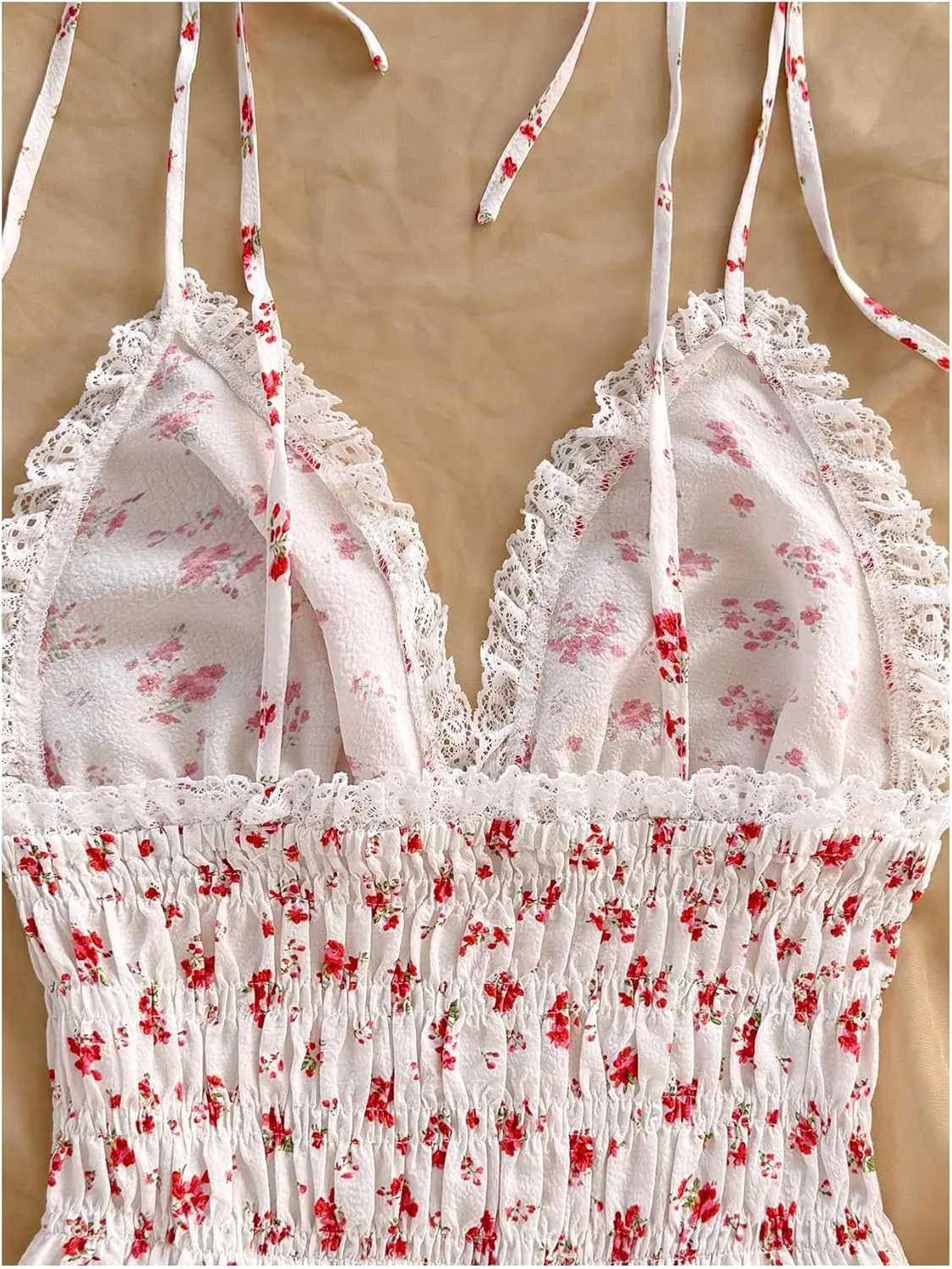 WDIRARA Women's Gingham Cami Crop Tops Plaid Contrast Lace V Neck Camisole Tops